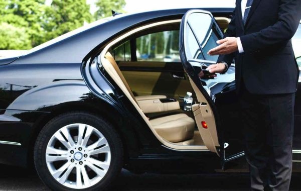 Notable Reasons to Hire Airport Car Service