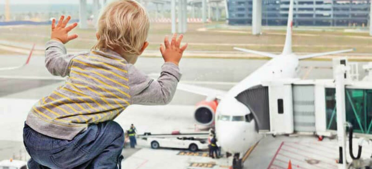 12 TIPS FOR NAVIGATING AIRPORT WITH KIDS