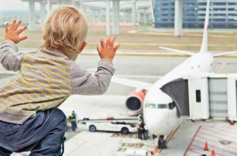 12 TIPS FOR NAVIGATING AIRPORT WITH KIDS