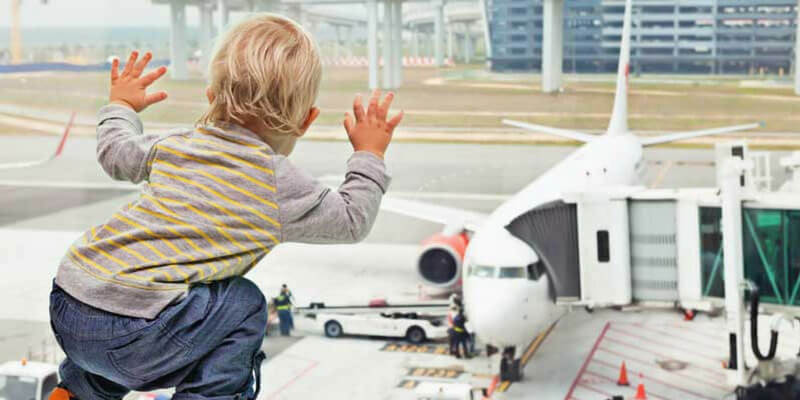 12 TIPS FOR NAVIGATING AIRPORT WITH KIDS